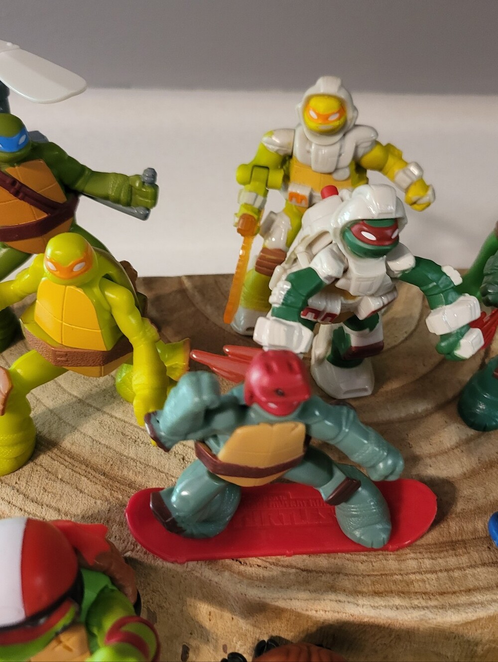 Action Figure Set - Picture 3 of 8